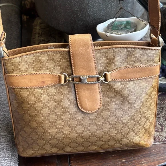 Authentic CELINE Brown macadam coated leather Patterned 3 compartments crossbody - Picture 2 of 16